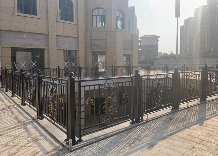 龙南商业中心商场室外锌钢护栏扶手工程案例